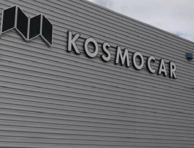 300 αυτοκίνητα διαθέτει η Kosmocar στους κατοίκους των πληγεισών περιοχών